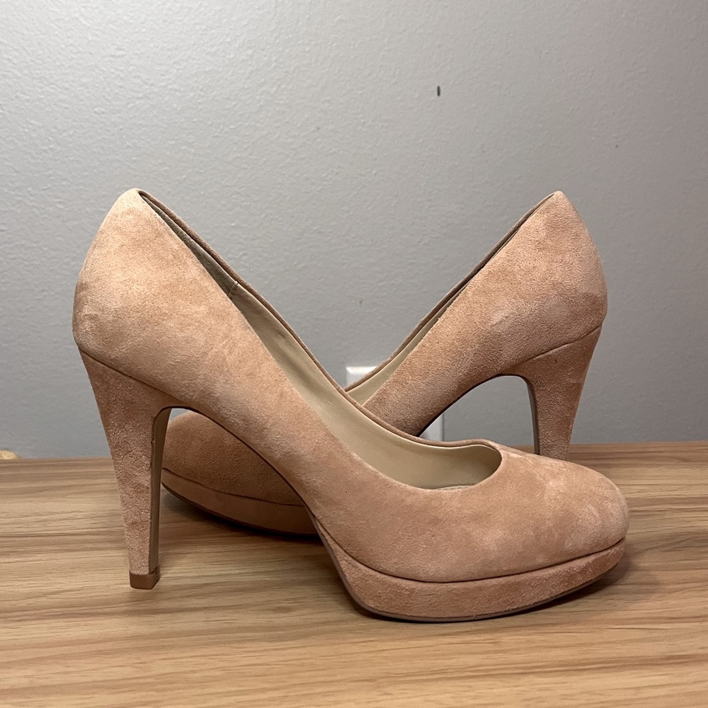 ✨Brand New ✨ Never worn ✨ Violet & Red heels